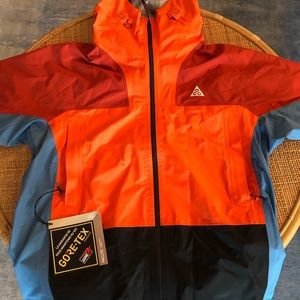 Nike ACG Gore-Tex Jacket size: Medium-tall